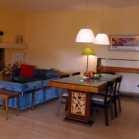 Sleeps 8 Pool Air Con 公寓 *